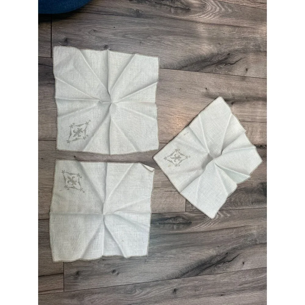 Vintage Linen Napkins With Embroidered Fleur-De-Lis Design 10”x 10”